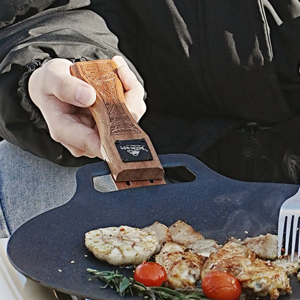 Camping Cooking Device - ที่จับกระทะย่างไม้ธรรมชาติสำหรับใช้งานกลางแจ้ง ถอดออกได้ ทนความร้อน ป้องกันการลวกมือ ที่หนีบกระทะบาร์บีคิวแบบพกพา อุปกรณ์ทำอาหารสำหรับการตั้งแคมป์